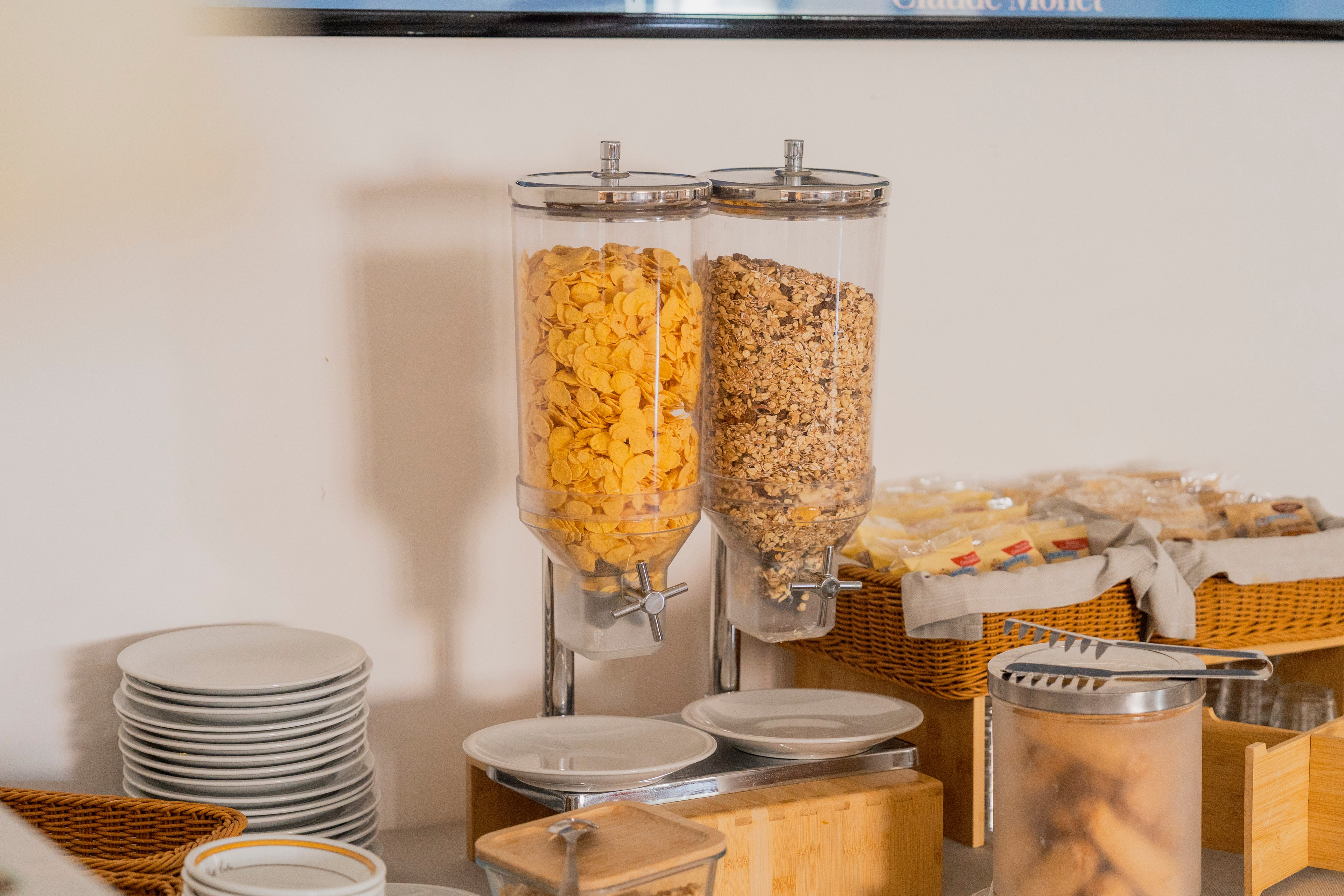 Dispenser di cereali al buffet della colazione